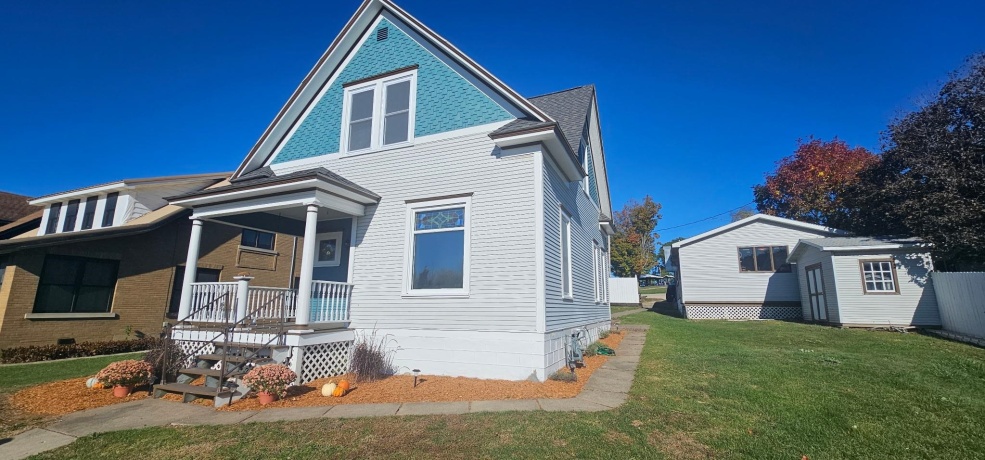 110 Catlin, ELIZABETH, Illinois 61028, 3 Bedrooms Bedrooms, ,1 BathroomBathrooms,House,For Sale,Catlin,202507144