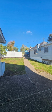 110 Catlin, ELIZABETH, Illinois 61028, 3 Bedrooms Bedrooms, ,1 BathroomBathrooms,House,For Sale,Catlin,202507144