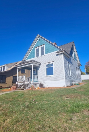 110 Catlin, ELIZABETH, Illinois 61028, 3 Bedrooms Bedrooms, ,1 BathroomBathrooms,House,For Sale,Catlin,202507144