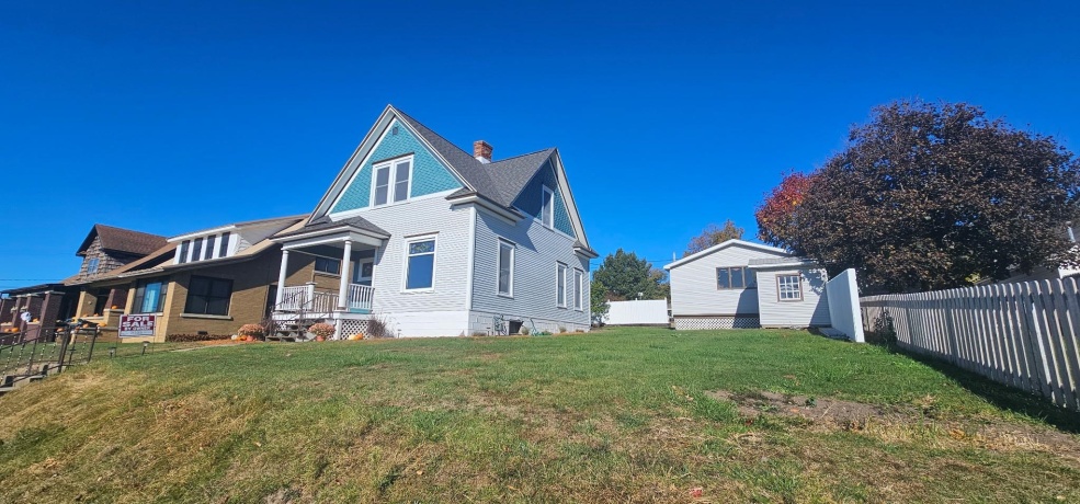 110 Catlin, ELIZABETH, Illinois 61028, 3 Bedrooms Bedrooms, ,1 BathroomBathrooms,House,For Sale,Catlin,202507144