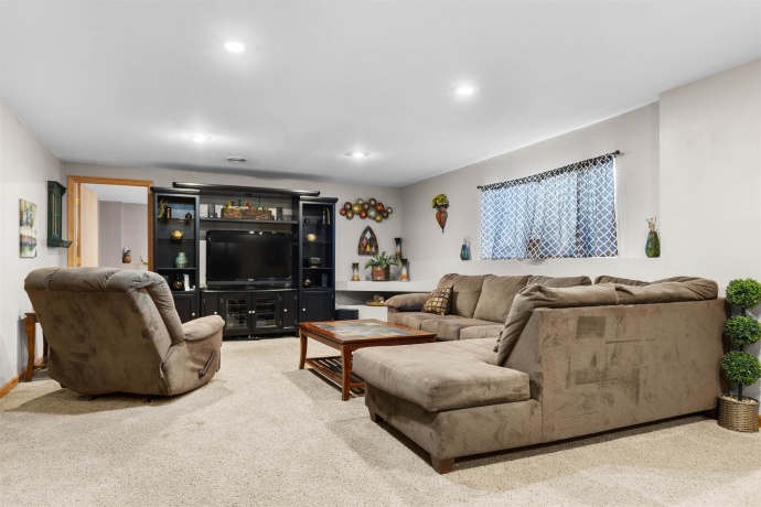 9106 Leicester, ROSCOE, Illinois 61073, 4 Bedrooms Bedrooms, ,3 BathroomsBathrooms,House,For Sale,Leicester,202507147