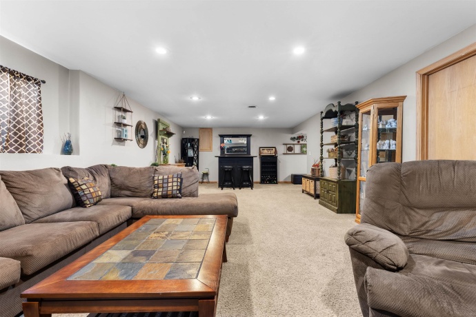 9106 Leicester, ROSCOE, Illinois 61073, 4 Bedrooms Bedrooms, ,3 BathroomsBathrooms,House,For Sale,Leicester,202507147