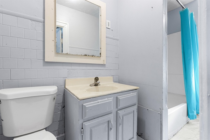 915-917 Winnebago, ROCKFORD, Illinois 61103, ,2 Units,For Sale,Winnebago,202507155