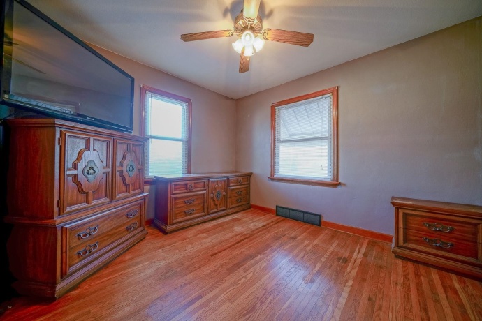 812 Mckinley, BELVIDERE, Illinois 61008, 2 Bedrooms Bedrooms, ,1 BathroomBathrooms,House,For Sale,Mckinley,202507156