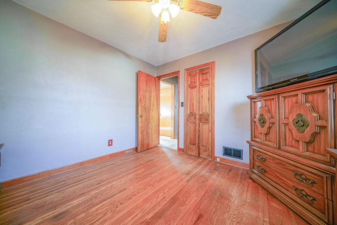 812 Mckinley, BELVIDERE, Illinois 61008, 2 Bedrooms Bedrooms, ,1 BathroomBathrooms,House,For Sale,Mckinley,202507156