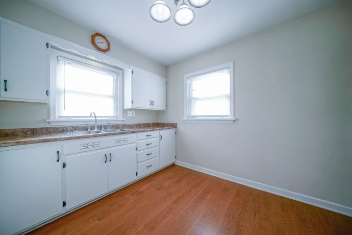 812 Mckinley, BELVIDERE, Illinois 61008, 2 Bedrooms Bedrooms, ,1 BathroomBathrooms,House,For Sale,Mckinley,202507156