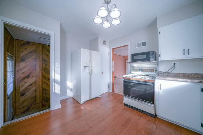 812 Mckinley, BELVIDERE, Illinois 61008, 2 Bedrooms Bedrooms, ,1 BathroomBathrooms,House,For Sale,Mckinley,202507156