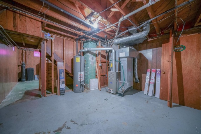 812 Mckinley, BELVIDERE, Illinois 61008, 2 Bedrooms Bedrooms, ,1 BathroomBathrooms,House,For Sale,Mckinley,202507156