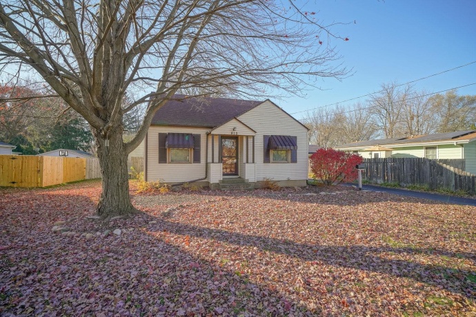 812 Mckinley, BELVIDERE, Illinois 61008, 2 Bedrooms Bedrooms, ,1 BathroomBathrooms,House,For Sale,Mckinley,202507156