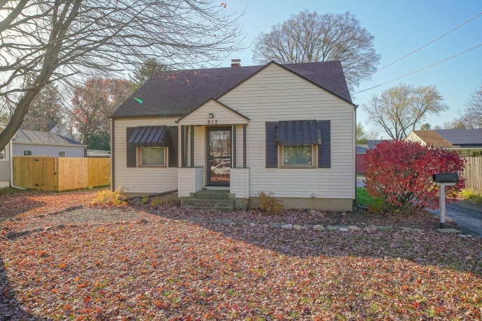 812 Mckinley, BELVIDERE, Illinois 61008, 2 Bedrooms Bedrooms, ,1 BathroomBathrooms,House,For Sale,Mckinley,202507156