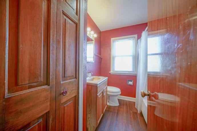 812 Mckinley, BELVIDERE, Illinois 61008, 2 Bedrooms Bedrooms, ,1 BathroomBathrooms,House,For Sale,Mckinley,202507156