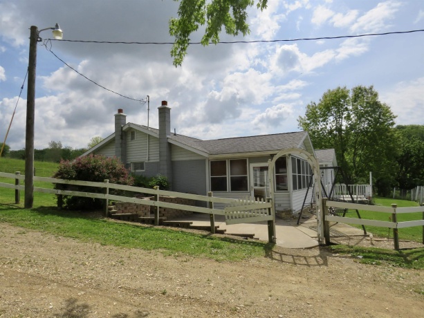1139 US HWY 20 East, ELIZABETH, Illinois 61028, 3 Bedrooms Bedrooms, ,1 BathroomBathrooms,Farm,For Sale,US HWY 20 East,202502953