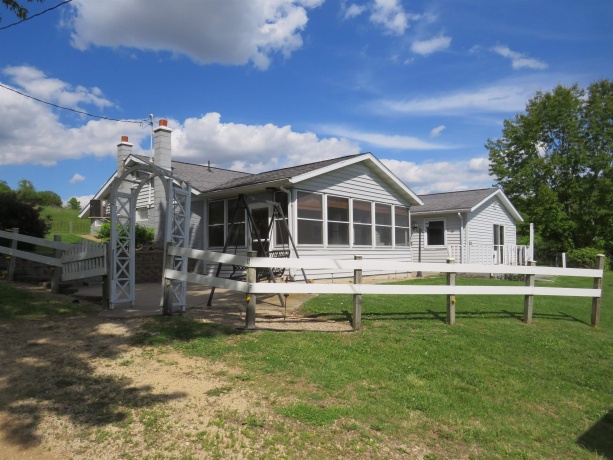 1139 US HWY 20 East, ELIZABETH, Illinois 61028, 3 Bedrooms Bedrooms, ,1 BathroomBathrooms,Farm,For Sale,US HWY 20 East,202502953