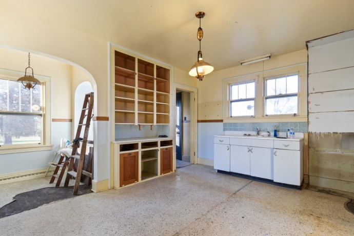 1737 Brinton, DIXON, Illinois 61021, 5 Bedrooms Bedrooms, ,2 BathroomsBathrooms,House,For Sale,Brinton,202507158