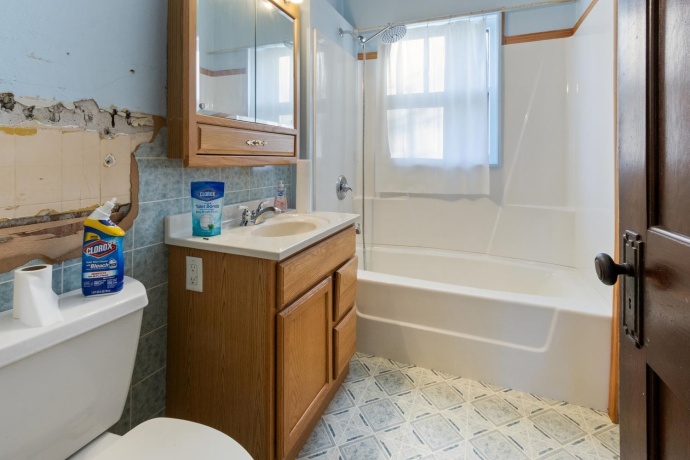 1737 Brinton, DIXON, Illinois 61021, 5 Bedrooms Bedrooms, ,2 BathroomsBathrooms,House,For Sale,Brinton,202507158