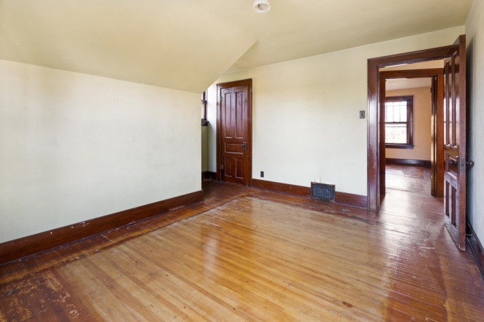 1737 Brinton, DIXON, Illinois 61021, 5 Bedrooms Bedrooms, ,2 BathroomsBathrooms,House,For Sale,Brinton,202507158