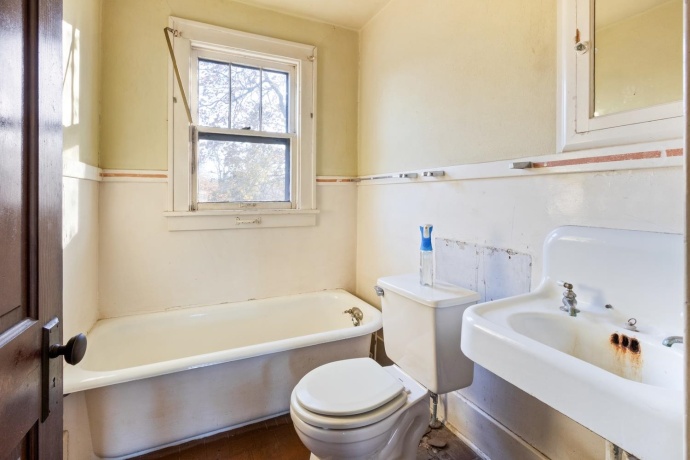 1737 Brinton, DIXON, Illinois 61021, 5 Bedrooms Bedrooms, ,2 BathroomsBathrooms,House,For Sale,Brinton,202507158