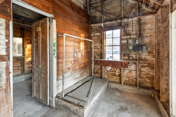 1737 Brinton, DIXON, Illinois 61021, 5 Bedrooms Bedrooms, ,2 BathroomsBathrooms,House,For Sale,Brinton,202507158