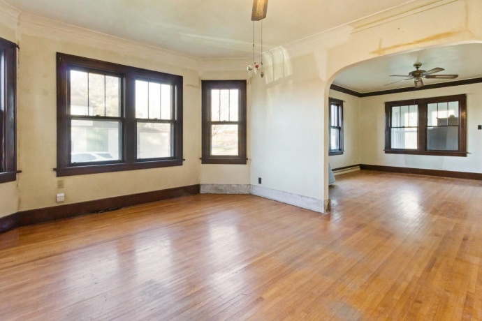 1737 Brinton, DIXON, Illinois 61021, 5 Bedrooms Bedrooms, ,2 BathroomsBathrooms,House,For Sale,Brinton,202507158