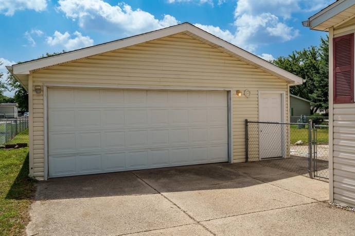 5381 EBONYWOOD, ROSCOE, Illinois 61073, 3 Bedrooms Bedrooms, ,2 BathroomsBathrooms,House,For Sale,EBONYWOOD,202505040