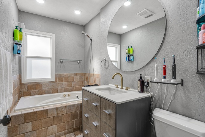 4212 pinecrest, ROCKFORD, Illinois 61107, 3 Bedrooms Bedrooms, ,2 BathroomsBathrooms,House,For Sale,pinecrest,202507174