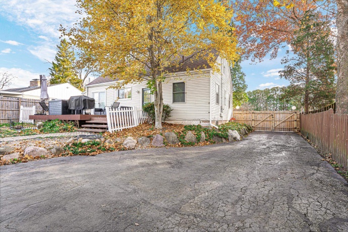 4212 pinecrest, ROCKFORD, Illinois 61107, 3 Bedrooms Bedrooms, ,2 BathroomsBathrooms,House,For Sale,pinecrest,202507174