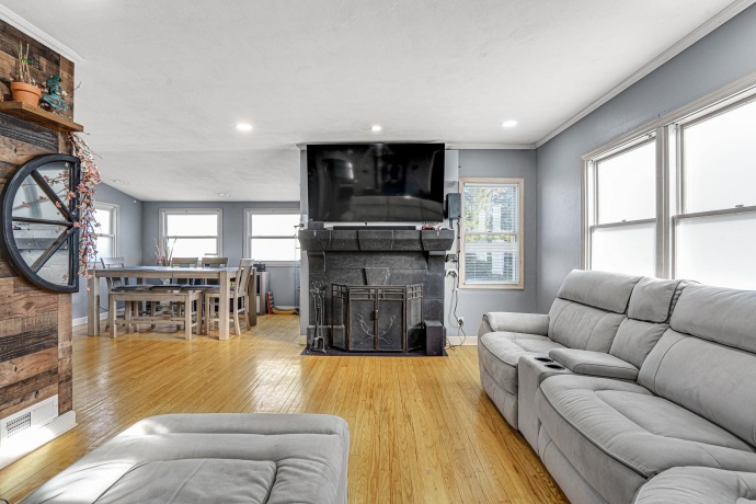 4212 pinecrest, ROCKFORD, Illinois 61107, 3 Bedrooms Bedrooms, ,2 BathroomsBathrooms,House,For Sale,pinecrest,202507174