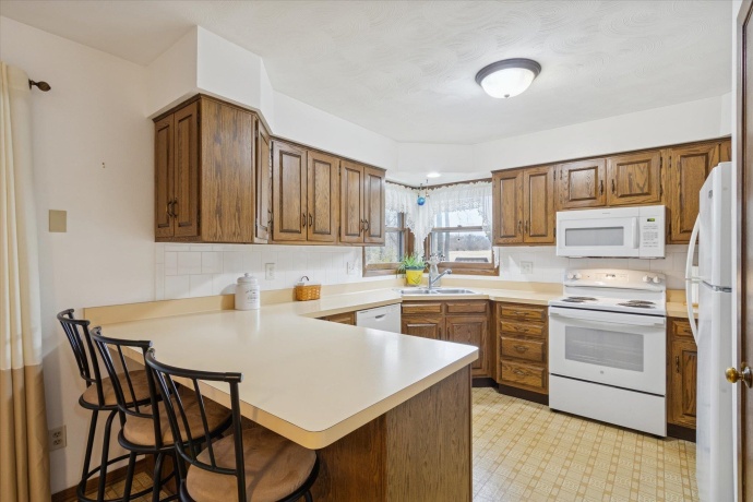 4761 HUXLEY, ROCKFORD, Illinois 61101, 4 Bedrooms Bedrooms, ,3 BathroomsBathrooms,House,For Sale,HUXLEY,202507184