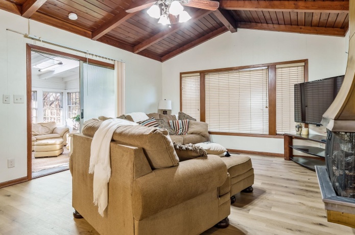 1603 Log Cabin, ROCKFORD, Illinois 61108, 2 Bedrooms Bedrooms, ,1 BathroomBathrooms,House,For Sale,Log Cabin,202507187