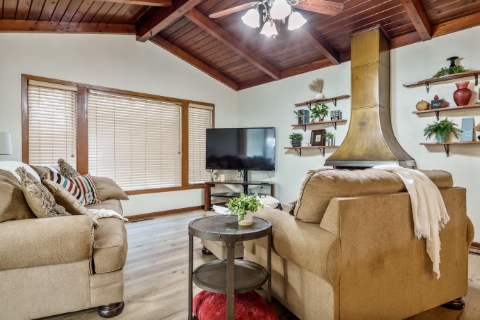 1603 Log Cabin, ROCKFORD, Illinois 61108, 2 Bedrooms Bedrooms, ,1 BathroomBathrooms,House,For Sale,Log Cabin,202507187