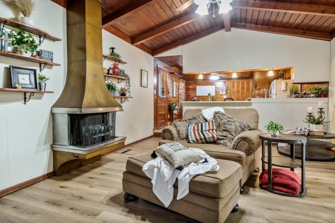 1603 Log Cabin, ROCKFORD, Illinois 61108, 2 Bedrooms Bedrooms, ,1 BathroomBathrooms,House,For Sale,Log Cabin,202507187