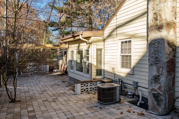 1603 Log Cabin, ROCKFORD, Illinois 61108, 2 Bedrooms Bedrooms, ,1 BathroomBathrooms,House,For Sale,Log Cabin,202507187