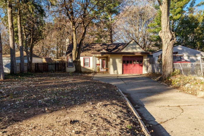 1603 Log Cabin, ROCKFORD, Illinois 61108, 2 Bedrooms Bedrooms, ,1 BathroomBathrooms,House,For Sale,Log Cabin,202507187