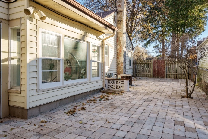 1603 Log Cabin, ROCKFORD, Illinois 61108, 2 Bedrooms Bedrooms, ,1 BathroomBathrooms,House,For Sale,Log Cabin,202507187