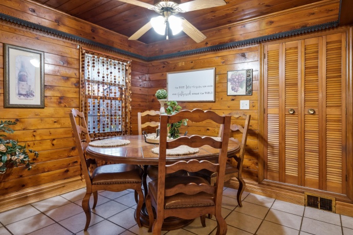 1603 Log Cabin, ROCKFORD, Illinois 61108, 2 Bedrooms Bedrooms, ,1 BathroomBathrooms,House,For Sale,Log Cabin,202507187