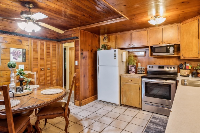 1603 Log Cabin, ROCKFORD, Illinois 61108, 2 Bedrooms Bedrooms, ,1 BathroomBathrooms,House,For Sale,Log Cabin,202507187