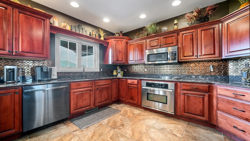 1815 White Pines, DIXON, Illinois 61021, 5 Bedrooms Bedrooms, ,3 BathroomsBathrooms,House,For Sale,White Pines,202505058