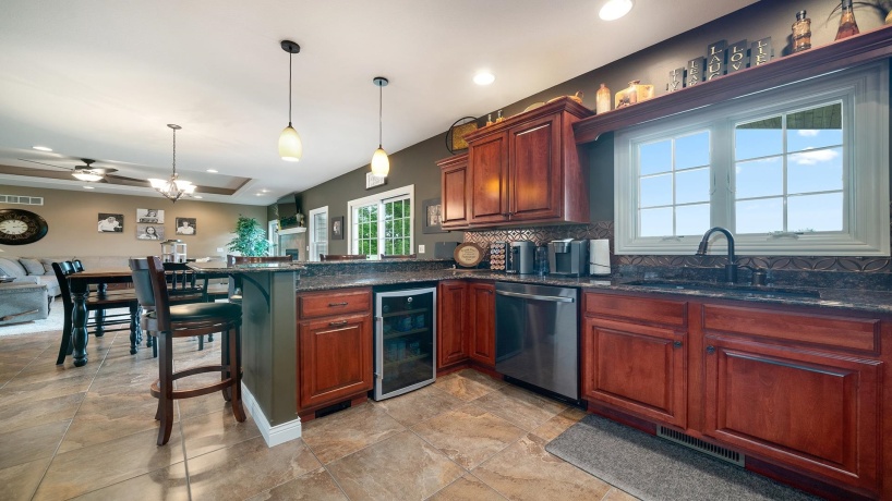 1815 White Pines, DIXON, Illinois 61021, 5 Bedrooms Bedrooms, ,3 BathroomsBathrooms,House,For Sale,White Pines,202505058