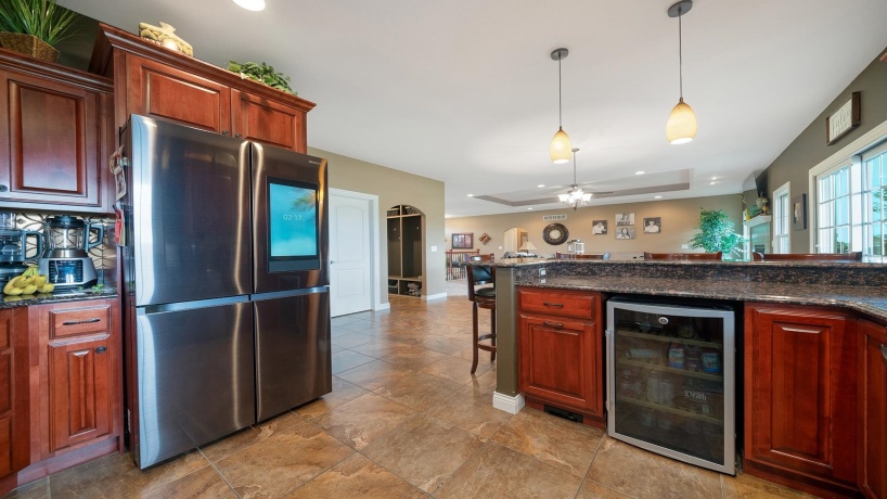 1815 White Pines, DIXON, Illinois 61021, 5 Bedrooms Bedrooms, ,3 BathroomsBathrooms,House,For Sale,White Pines,202505058