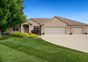 1815 White Pines, DIXON, Illinois 61021, 5 Bedrooms Bedrooms, ,3 BathroomsBathrooms,House,For Sale,White Pines,202505058