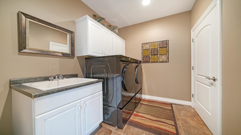 1815 White Pines, DIXON, Illinois 61021, 5 Bedrooms Bedrooms, ,3 BathroomsBathrooms,House,For Sale,White Pines,202505058