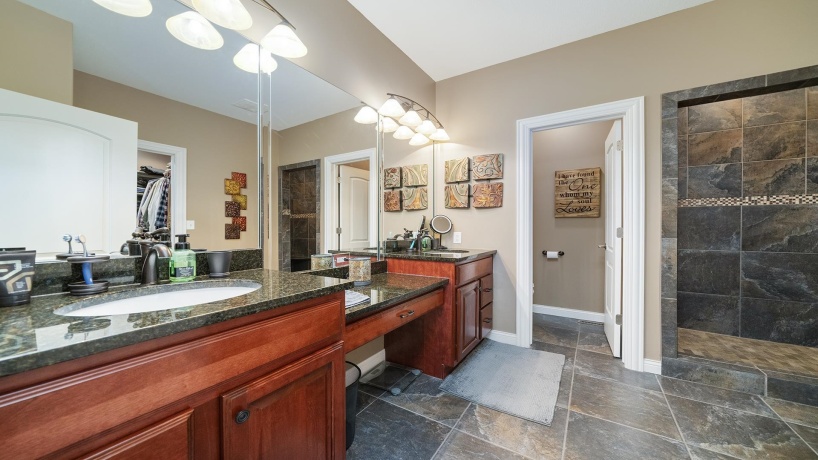 1815 White Pines, DIXON, Illinois 61021, 5 Bedrooms Bedrooms, ,3 BathroomsBathrooms,House,For Sale,White Pines,202505058