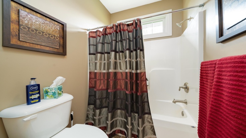 1815 White Pines, DIXON, Illinois 61021, 5 Bedrooms Bedrooms, ,3 BathroomsBathrooms,House,For Sale,White Pines,202505058