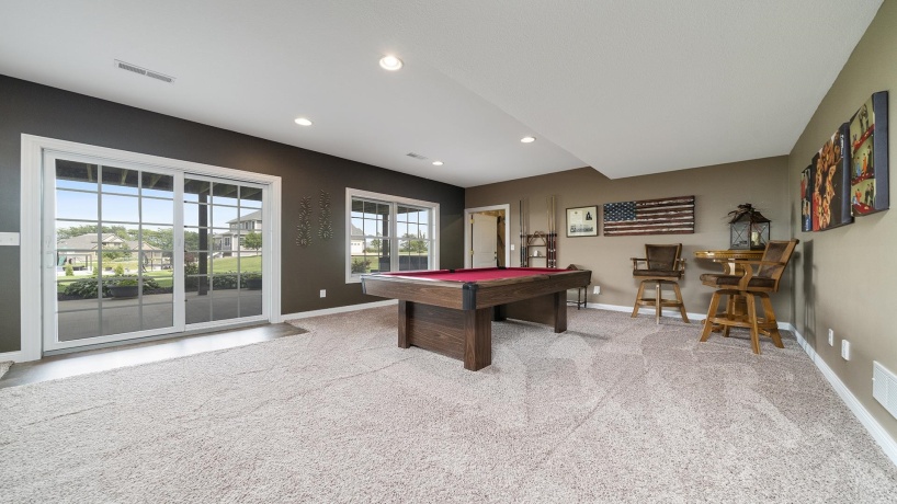 1815 White Pines, DIXON, Illinois 61021, 5 Bedrooms Bedrooms, ,3 BathroomsBathrooms,House,For Sale,White Pines,202505058