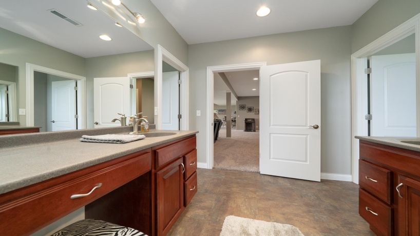 1815 White Pines, DIXON, Illinois 61021, 5 Bedrooms Bedrooms, ,3 BathroomsBathrooms,House,For Sale,White Pines,202505058