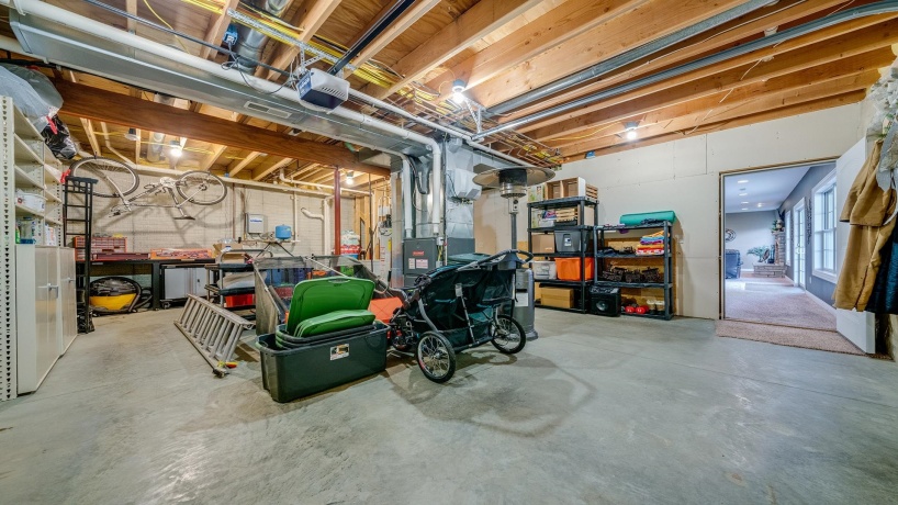 1815 White Pines, DIXON, Illinois 61021, 5 Bedrooms Bedrooms, ,3 BathroomsBathrooms,House,For Sale,White Pines,202505058