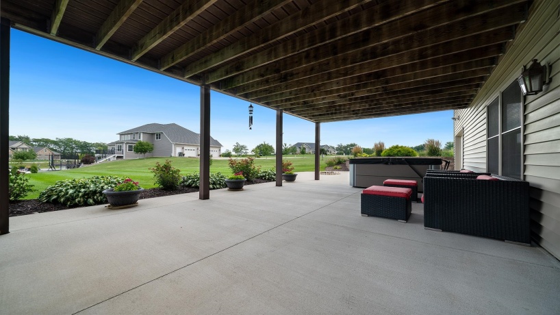 1815 White Pines, DIXON, Illinois 61021, 5 Bedrooms Bedrooms, ,3 BathroomsBathrooms,House,For Sale,White Pines,202505058