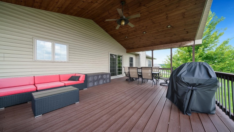 1815 White Pines, DIXON, Illinois 61021, 5 Bedrooms Bedrooms, ,3 BathroomsBathrooms,House,For Sale,White Pines,202505058