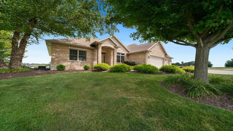 1815 White Pines, DIXON, Illinois 61021, 5 Bedrooms Bedrooms, ,3 BathroomsBathrooms,House,For Sale,White Pines,202505058