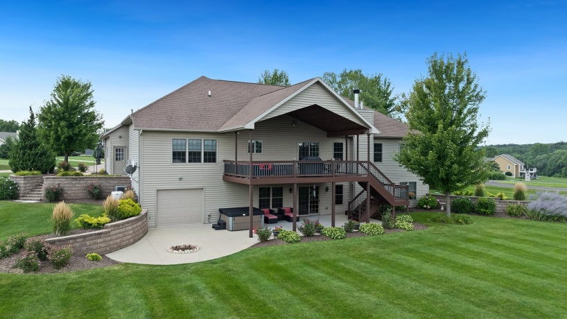 1815 White Pines, DIXON, Illinois 61021, 5 Bedrooms Bedrooms, ,3 BathroomsBathrooms,House,For Sale,White Pines,202505058